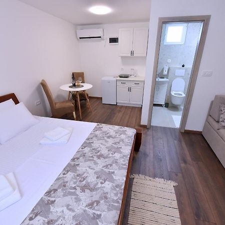Airport Apartments Tri Hrasta Podgorica Luaran gambar