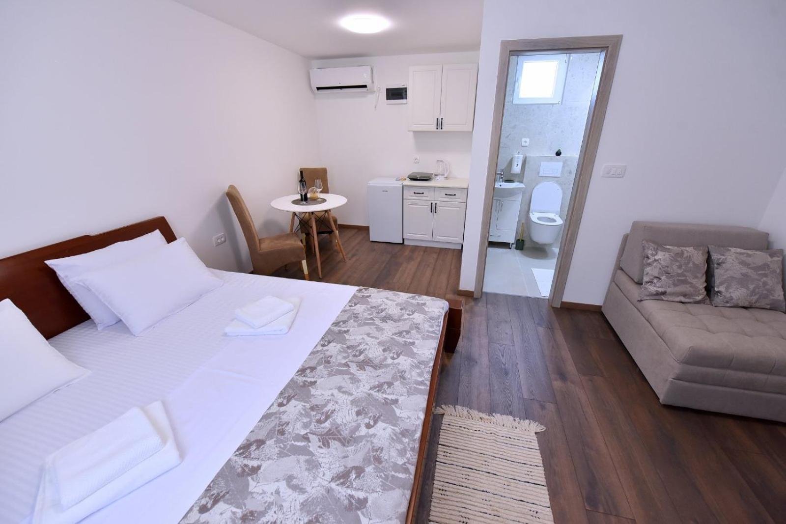 Airport Apartments Tri Hrasta Podgorica Luaran gambar