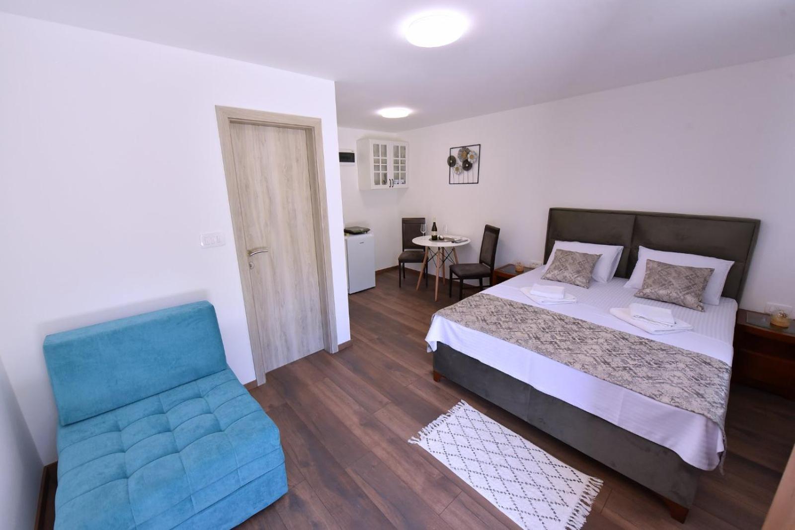 Airport Apartments Tri Hrasta Podgorica Luaran gambar