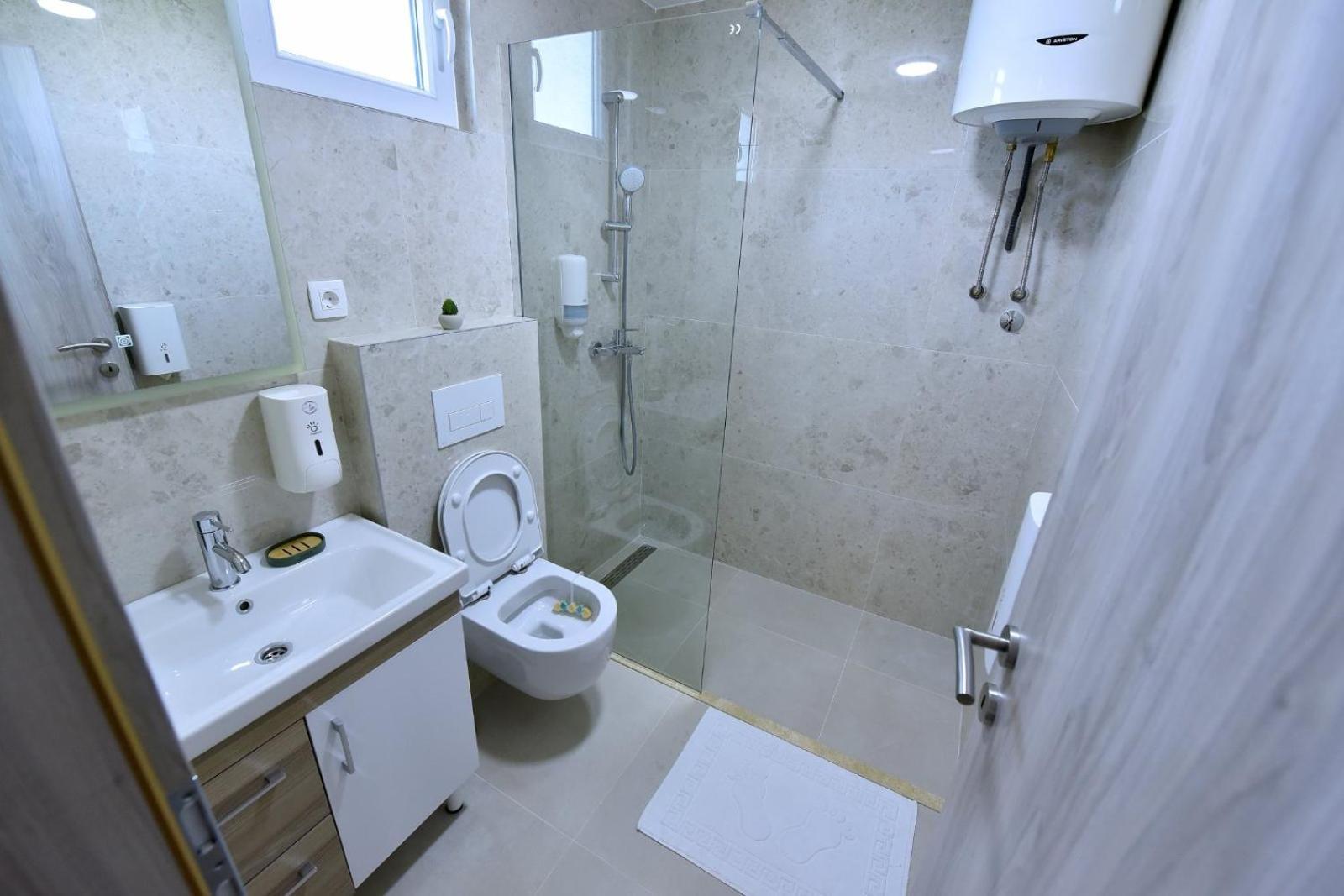 Airport Apartments Tri Hrasta Podgorica Luaran gambar