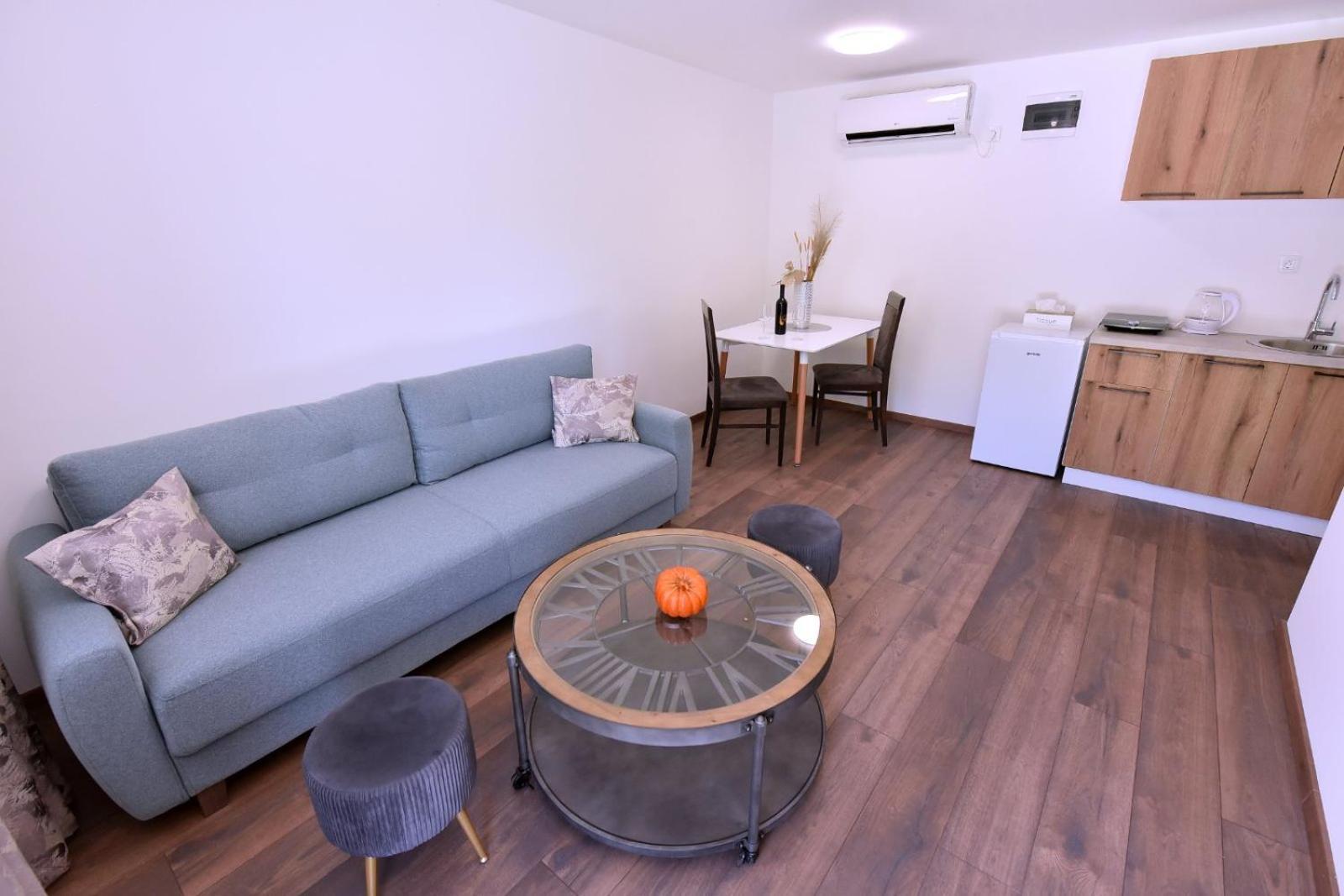 Airport Apartments Tri Hrasta Podgorica Luaran gambar
