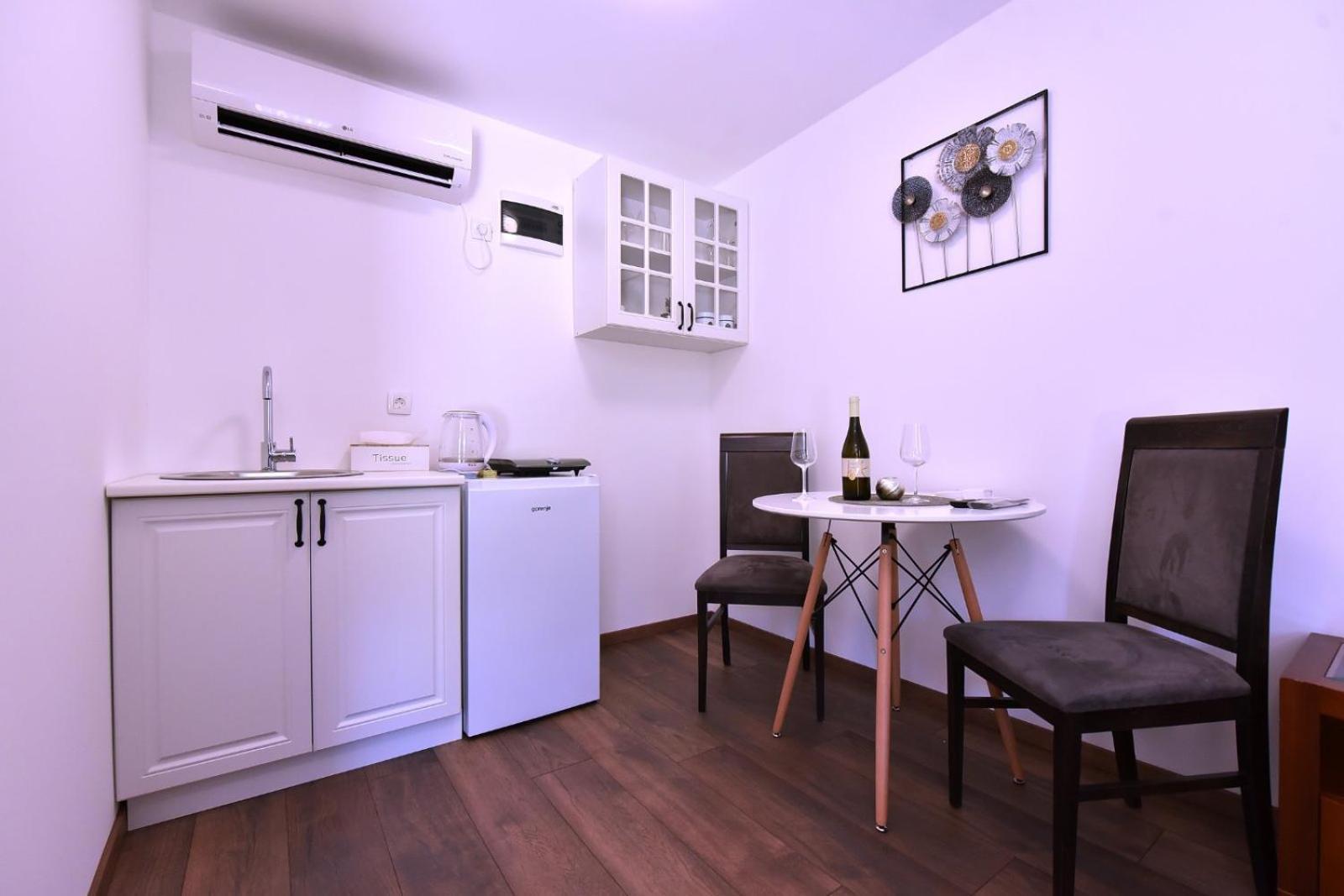 Airport Apartments Tri Hrasta Podgorica Luaran gambar