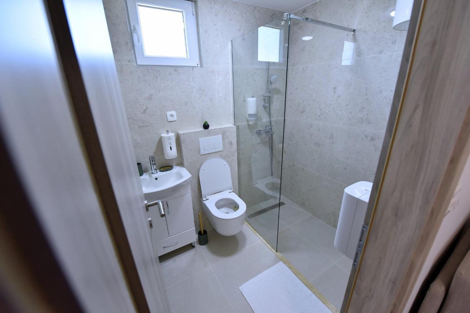 Airport Apartments Tri Hrasta Podgorica Luaran gambar